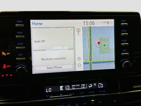 Used 2022 Toyota Sienna XSE FWD image 9