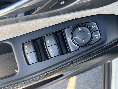 Used 2023 Chevrolet Traverse LS image 24