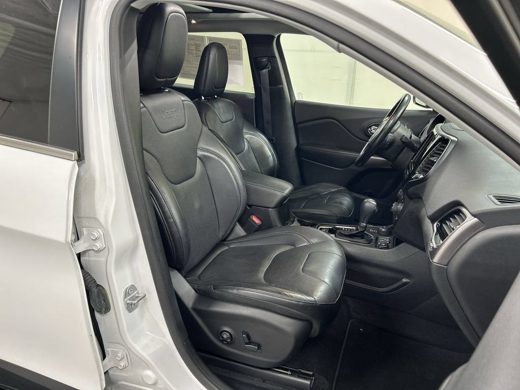 Used 2021 Jeep Cherokee Limited AWD/4WD image 23