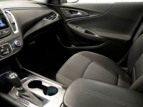 Used 2018 Chevrolet Malibu LT image 26