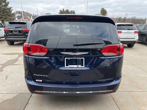Certified 2017 Chrysler Pacifica Touring-L image 5
