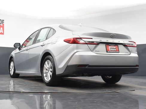 Used 2025 Toyota Camry LE image 27