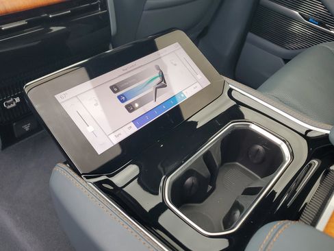 Used 2022 Jeep Grand Wagoneer Series II w/ Convenience Group III image 27