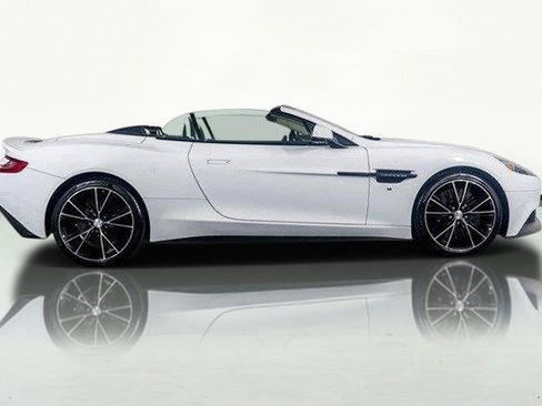 Used 2017 Aston Martin Vanquish S image 7
