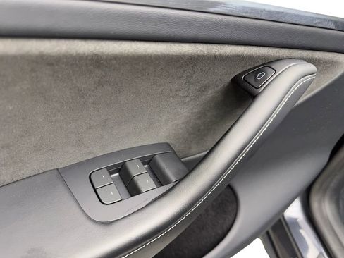 Used 2024 Tesla Model Y Long Range image 32