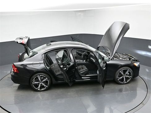 Used 2024 Volvo S60 B5 Plus image 46