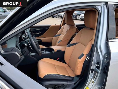 Used 2025 Lexus ES 300h w/ Premium Package image 6