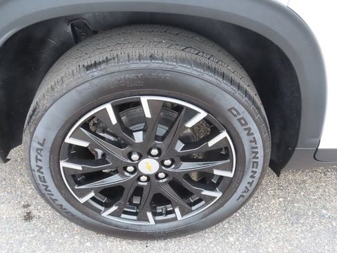 Used 2025 Chevrolet Traverse LT w/ Sun and Wheel Package AWD/4WD image 14