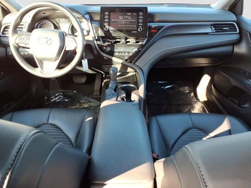 Used 2024 Toyota Camry SE image 12