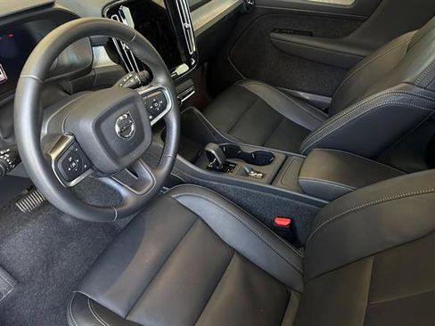 Certified 2023 Volvo XC40 B5 Ultimate image 9