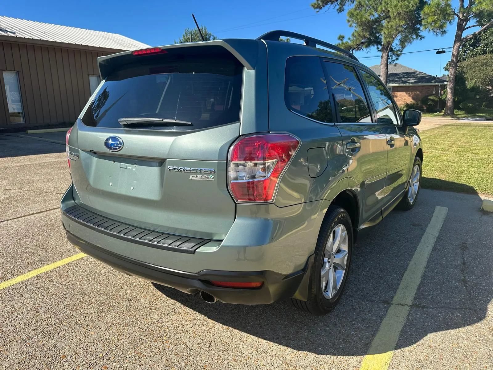 Used 2014 Subaru Forester 2.5i Limited AWD/4WD image 7