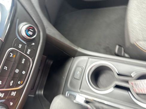 Used 2023 Chevrolet Equinox LT AWD/4WD image 39