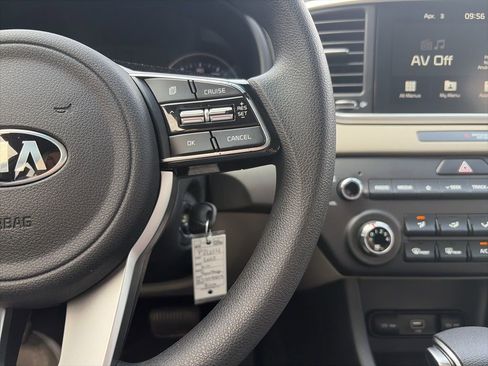 Used 2022 Kia Sportage LX image 18