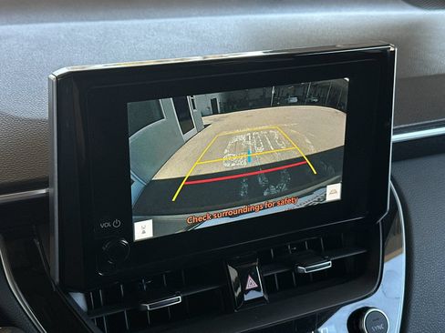 Used 2024 Toyota Corolla Cross XLE FWD image 17
