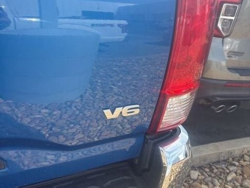 Used 2016 Toyota Tacoma TRD Off-Road w/ Towing Package image 10