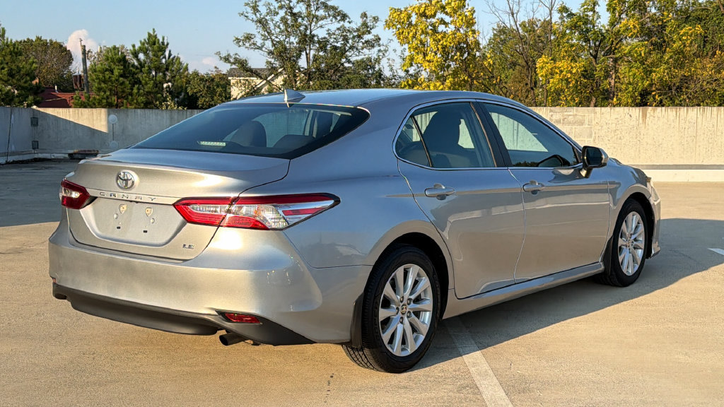 Used 2020 Toyota Camry LE FWD image 4