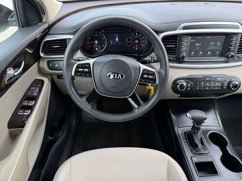 Used 2020 Kia Sorento LX FWD image 14