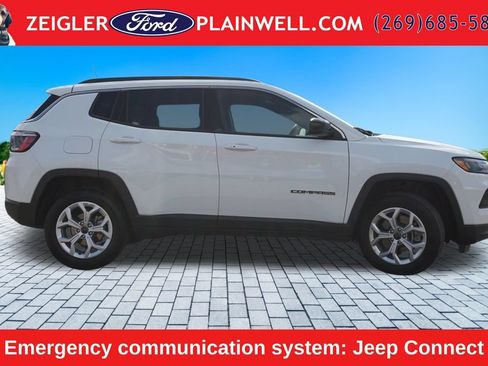 Used 2025 Jeep Compass Latitude AWD/4WD image 6
