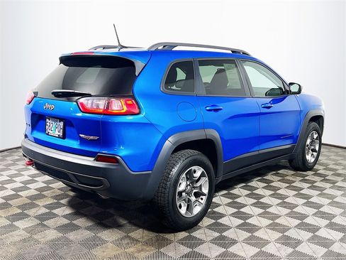 Used 2019 Jeep Cherokee Trailhawk image 8