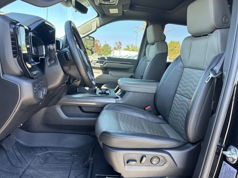 Used 2025 Chevrolet Silverado 2500 ZR2 w/ Technology Package image 16