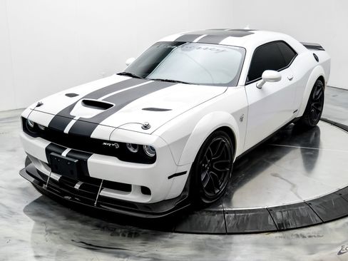 Used 2018 Dodge Challenger SRT Hellcat RWD image 7