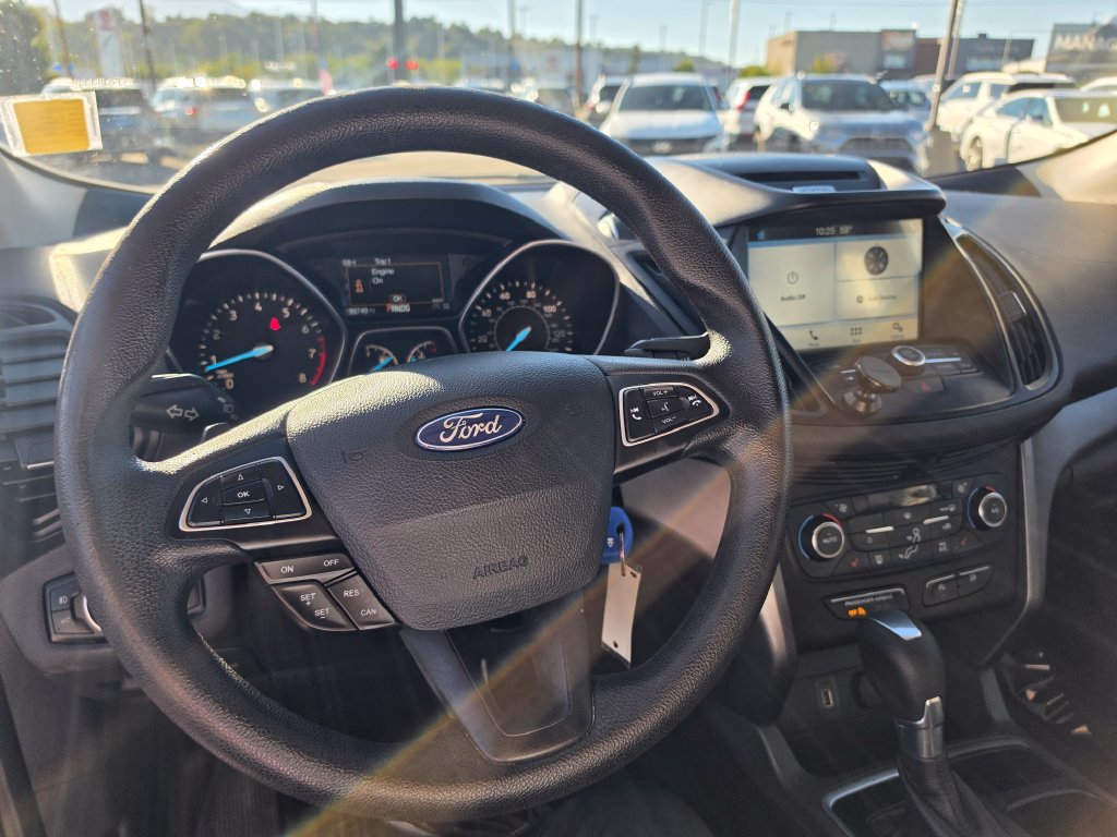 Used 2017 Ford Escape SE w/ Equipment Group 201A AWD/4WD image 16