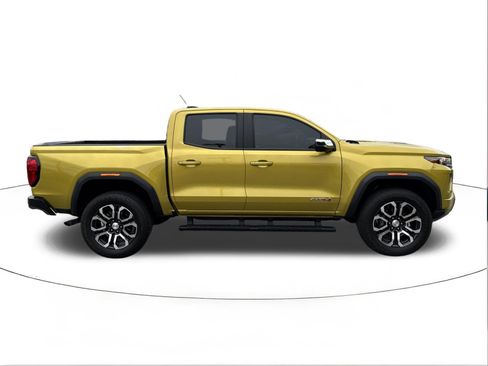 Used 2024 GMC Canyon AT4 w/ Technology Package AWD/4WD image 2