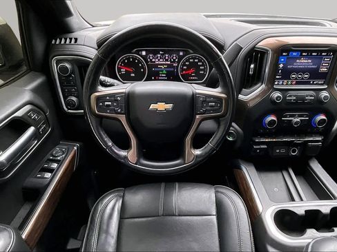Used 2019 Chevrolet Silverado 1500 High Country w/ Technology Package AWD/4WD image 6