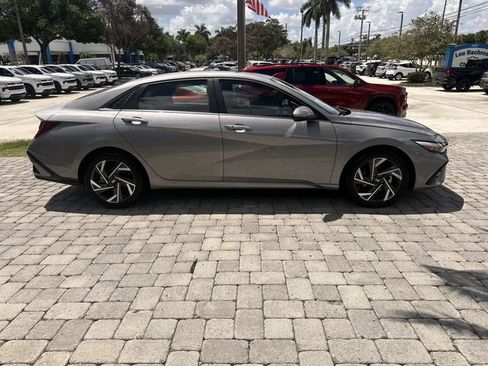 Used 2025 Hyundai Elantra SEL FWD image 29