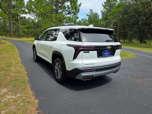 Used 2026 Chevrolet Traverse LT w/ Driver Confidence Package FWD image 3