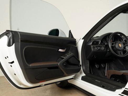 Used 2016 Porsche 911 R image 39