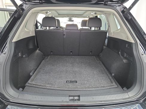 Used 2022 Volkswagen Tiguan SE w/ Panoramic Sunroof Package AWD/4WD image 12
