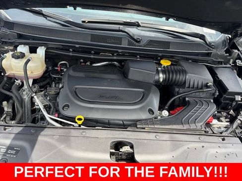 Used 2023 Chrysler Pacifica Limited FWD image 11
