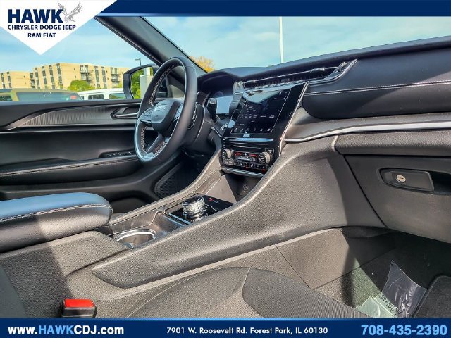 Certified 2025 Jeep Grand Cherokee Laredo AWD/4WD image 27