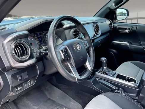 Used 2020 Toyota Tacoma TRD Off-Road w/ Technology Package AWD/4WD image 12