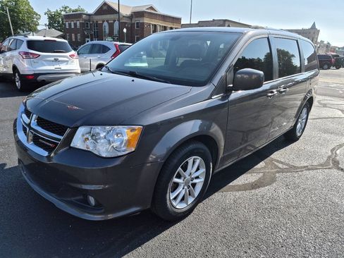 Used 2019 Dodge Grand Caravan SXT FWD image 1