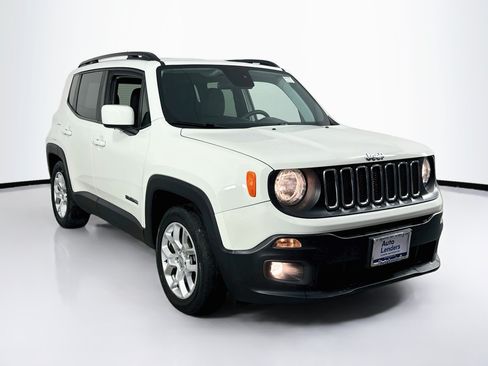 Used 2018 Jeep Renegade Latitude FWD image 3