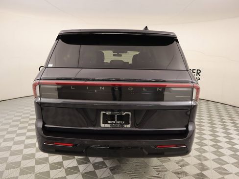 New 2025 Lincoln Navigator Reserve image 23