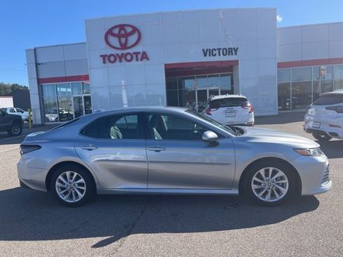 Used 2023 Toyota Camry LE image 3