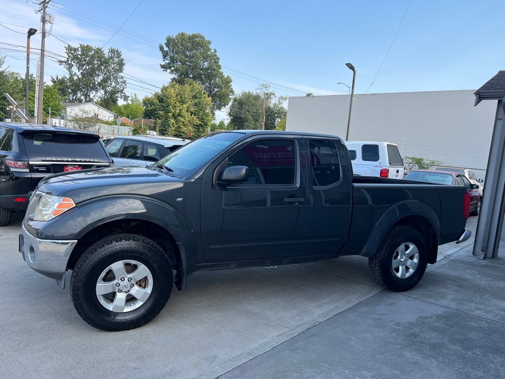 Used 2011 Nissan Frontier SV AWD/4WD image 4