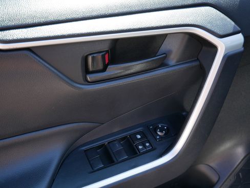 Used 2021 Toyota RAV4 LE AWD/4WD image 20
