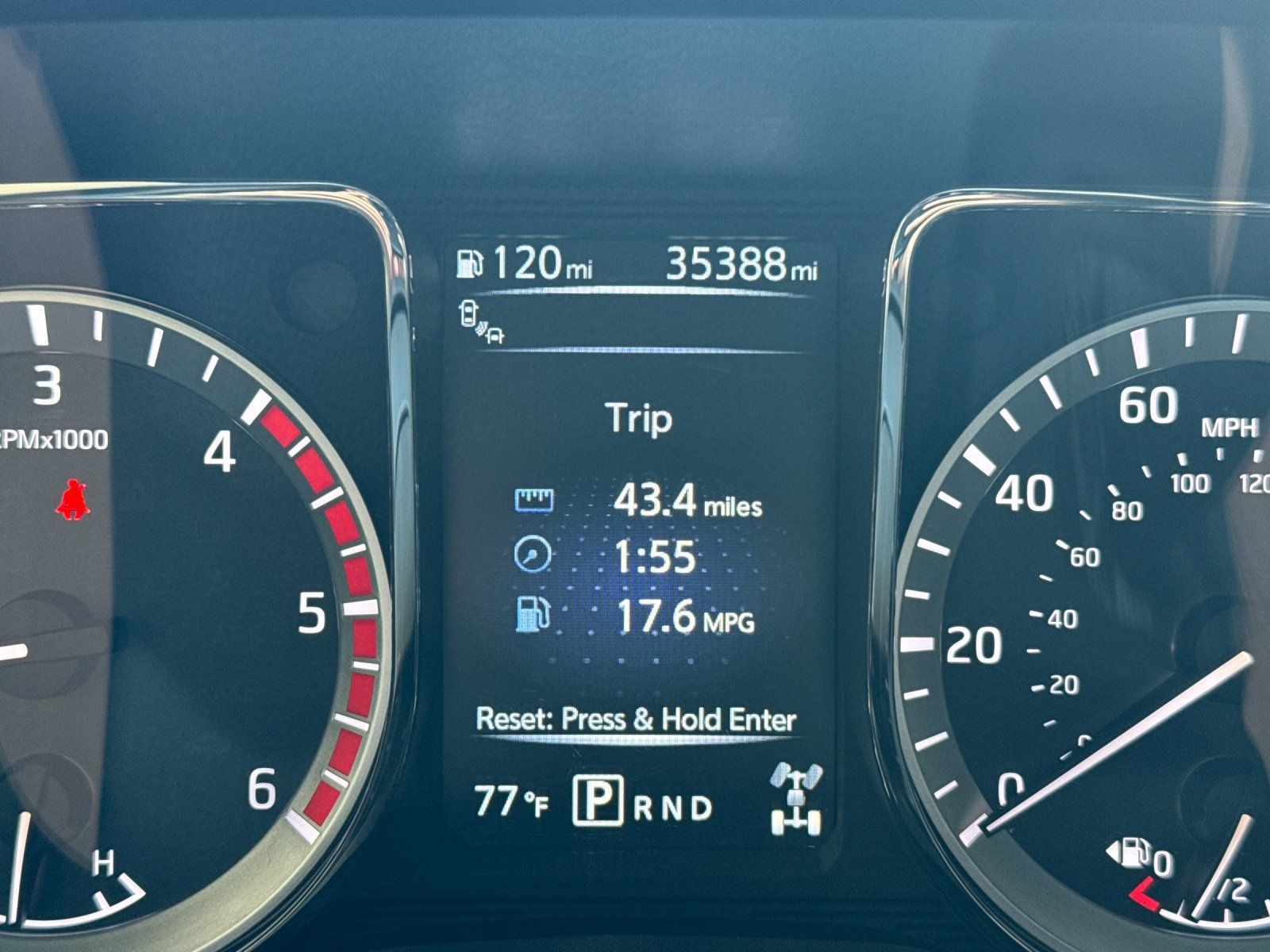 Used 2018 Nissan Titan SV w/ SV Convenience Package AWD/4WD image 31