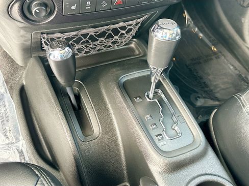 Used 2017 Jeep Wrangler Sahara image 15