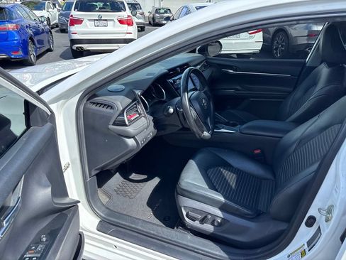 Used 2019 Toyota Camry SE FWD image 13