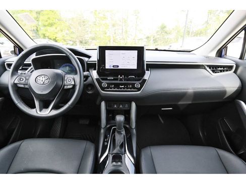 Used 2024 Toyota Corolla Cross XLE w/ Convenience Package FWD image 7