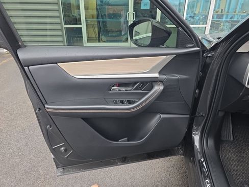 Used 2025 MAZDA CX-90 3.3 Turbo w/ Premium Sport Pkg image 11