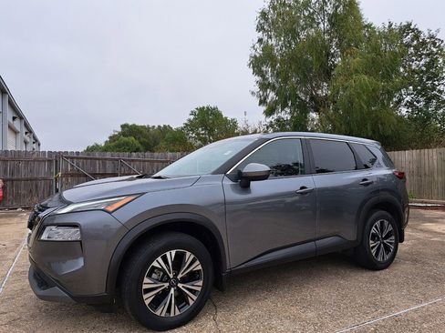 Used 2023 Nissan Rogue SV image 9