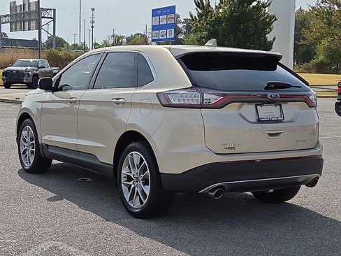 Used 2018 Ford Edge Titanium w/ Technology Package FWD image 4