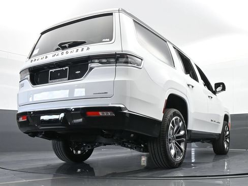 Used 2024 Jeep Grand Wagoneer Series III AWD/4WD image 54