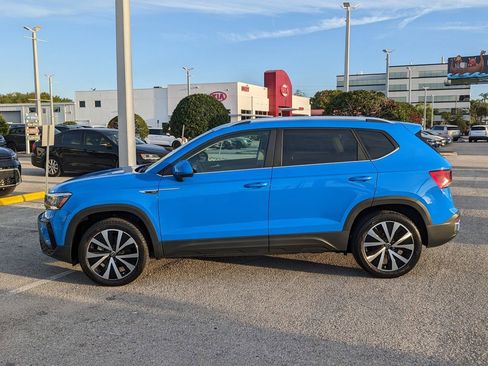 Certified 2023 Volkswagen Taos SE image 3